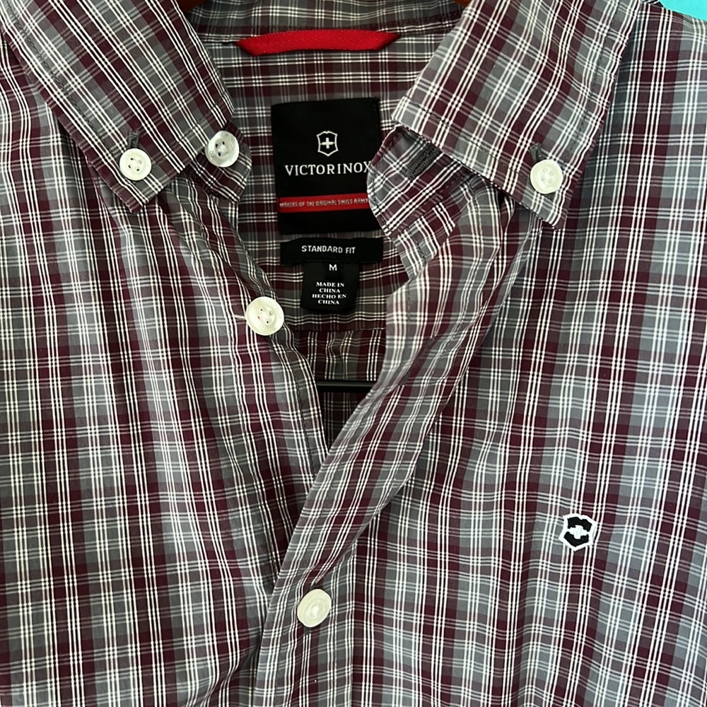 Victorinox size medium standard fit long sleeve button up shirt